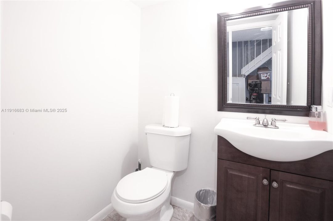 For Sale: $170,000 (2 beds, 1 baths, 1020 Square Feet)