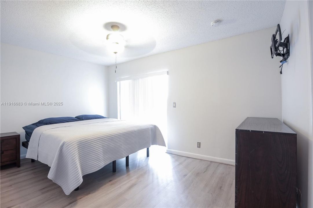 For Sale: $170,000 (2 beds, 1 baths, 1020 Square Feet)