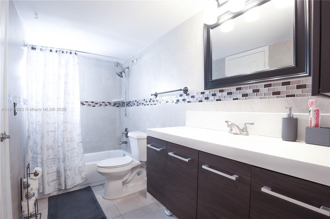 For Sale: $170,000 (2 beds, 1 baths, 1020 Square Feet)