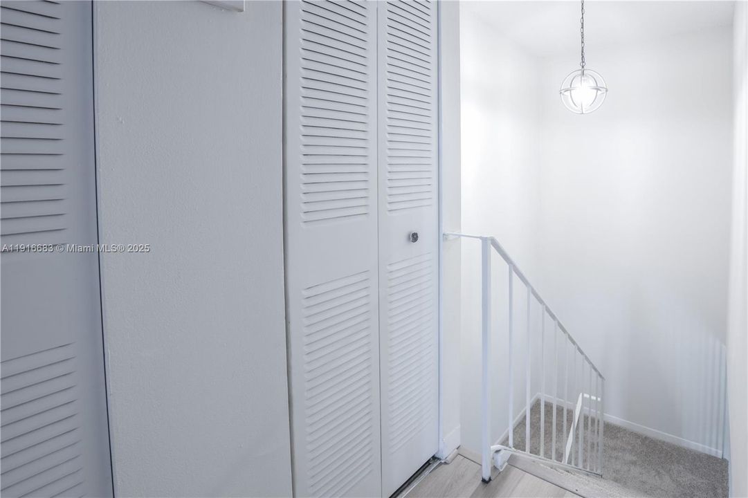 For Sale: $170,000 (2 beds, 1 baths, 1020 Square Feet)