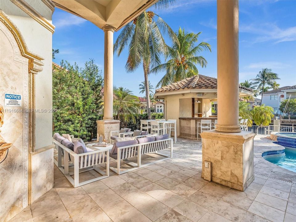 На продажу: $3,795,000 (5 спален, 4 ванн, 4735 Квадратных фут)