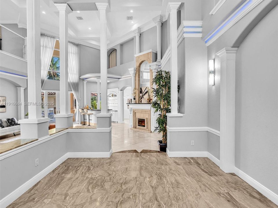 На продажу: $3,795,000 (5 спален, 4 ванн, 4735 Квадратных фут)