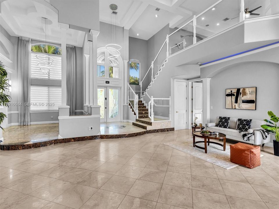 На продажу: $3,795,000 (5 спален, 4 ванн, 4735 Квадратных фут)