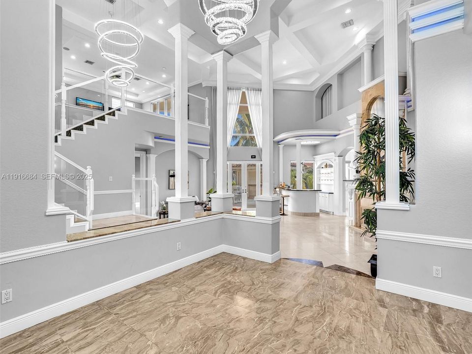 На продажу: $3,795,000 (5 спален, 4 ванн, 4735 Квадратных фут)