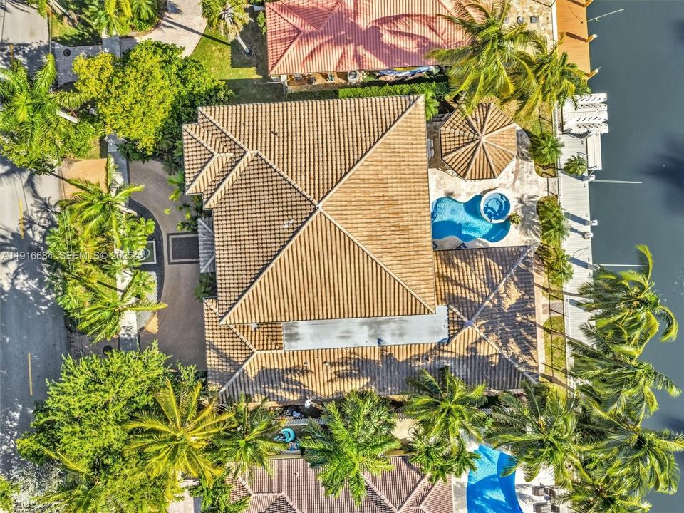 На продажу: $3,795,000 (5 спален, 4 ванн, 4735 Квадратных фут)