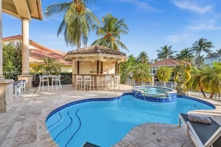 На продажу: $3,795,000 (5 спален, 4 ванн, 4735 Квадратных фут)