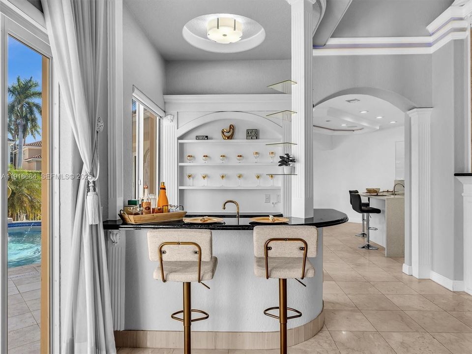 На продажу: $3,795,000 (5 спален, 4 ванн, 4735 Квадратных фут)