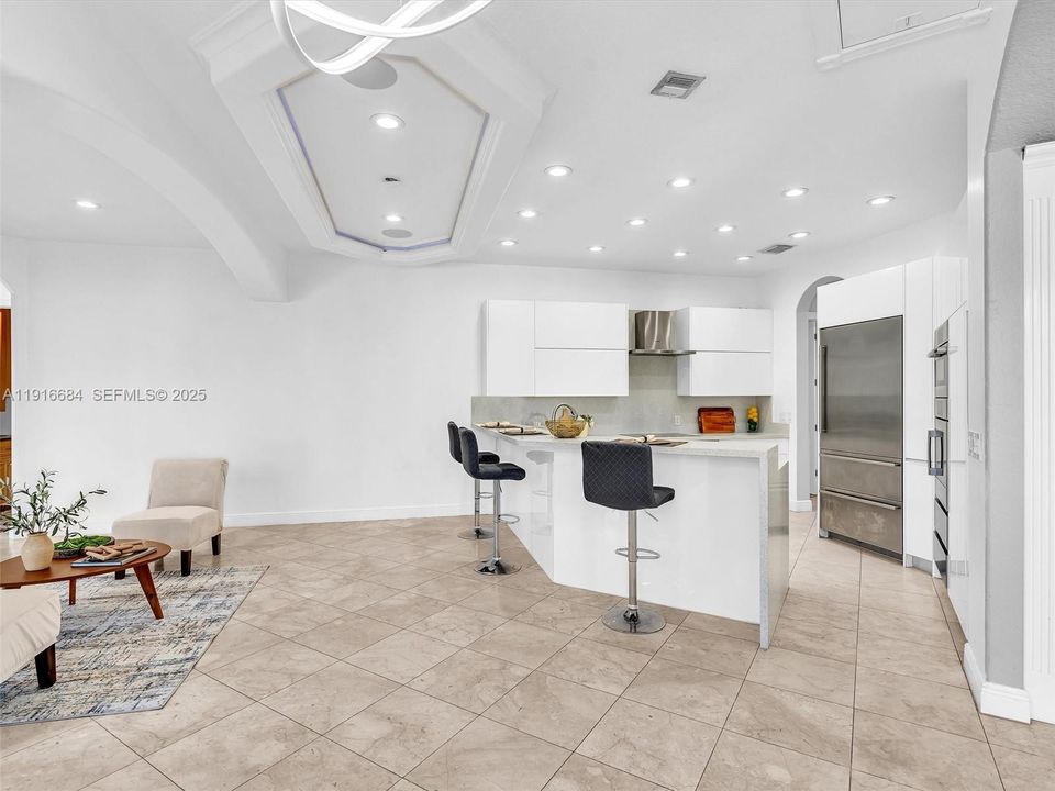 На продажу: $3,795,000 (5 спален, 4 ванн, 4735 Квадратных фут)