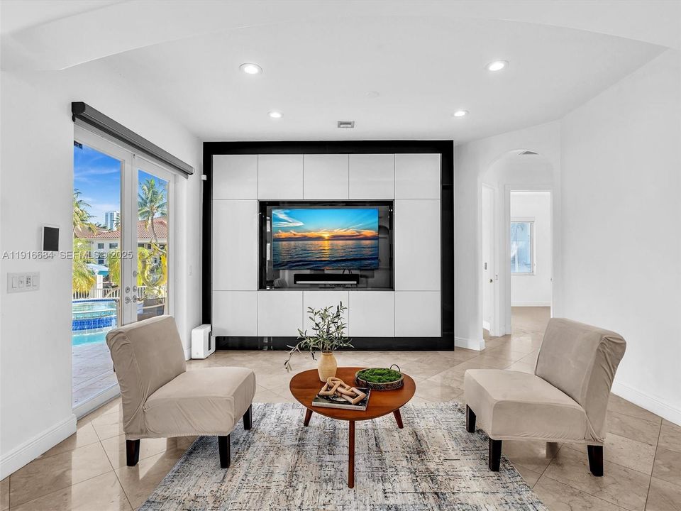 На продажу: $3,795,000 (5 спален, 4 ванн, 4735 Квадратных фут)