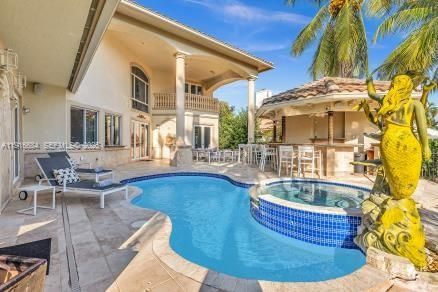 На продажу: $3,795,000 (5 спален, 4 ванн, 4735 Квадратных фут)