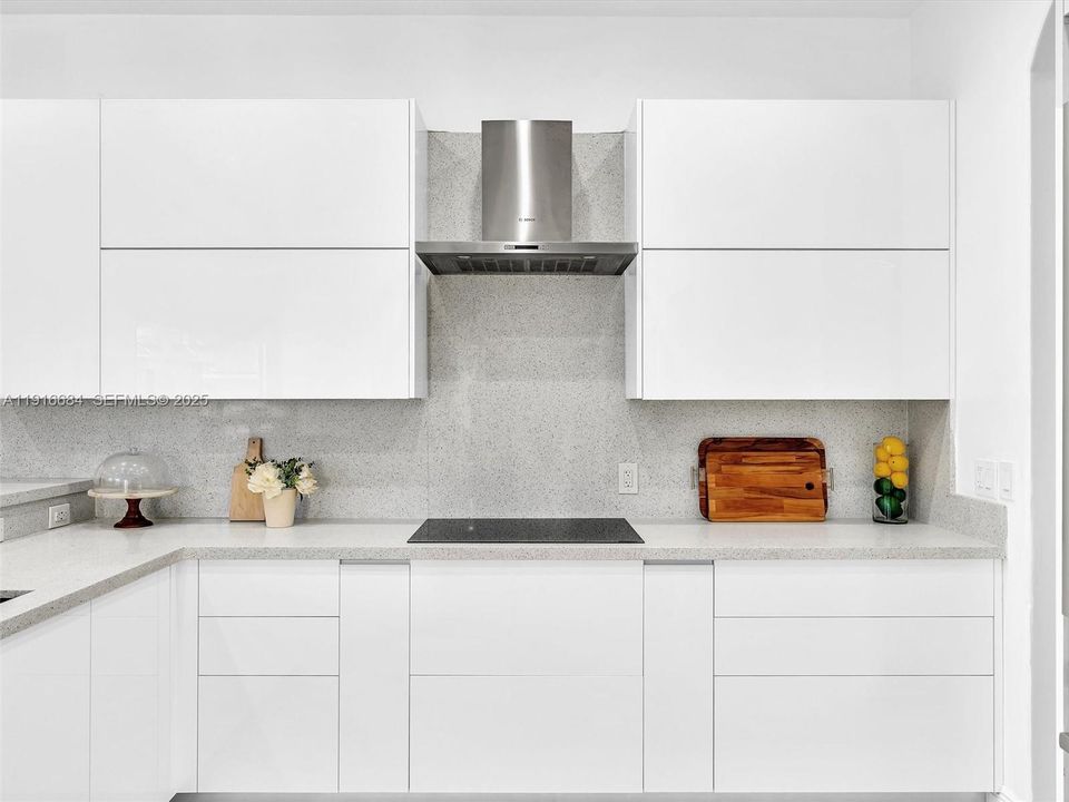 На продажу: $3,795,000 (5 спален, 4 ванн, 4735 Квадратных фут)