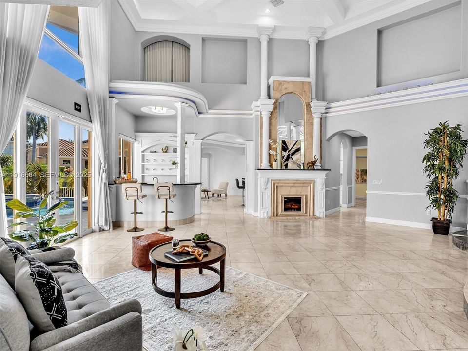 На продажу: $3,795,000 (5 спален, 4 ванн, 4735 Квадратных фут)