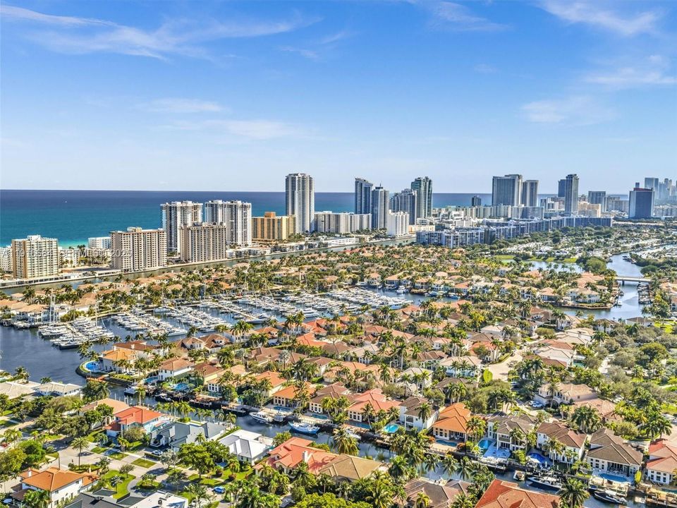 На продажу: $3,795,000 (5 спален, 4 ванн, 4735 Квадратных фут)