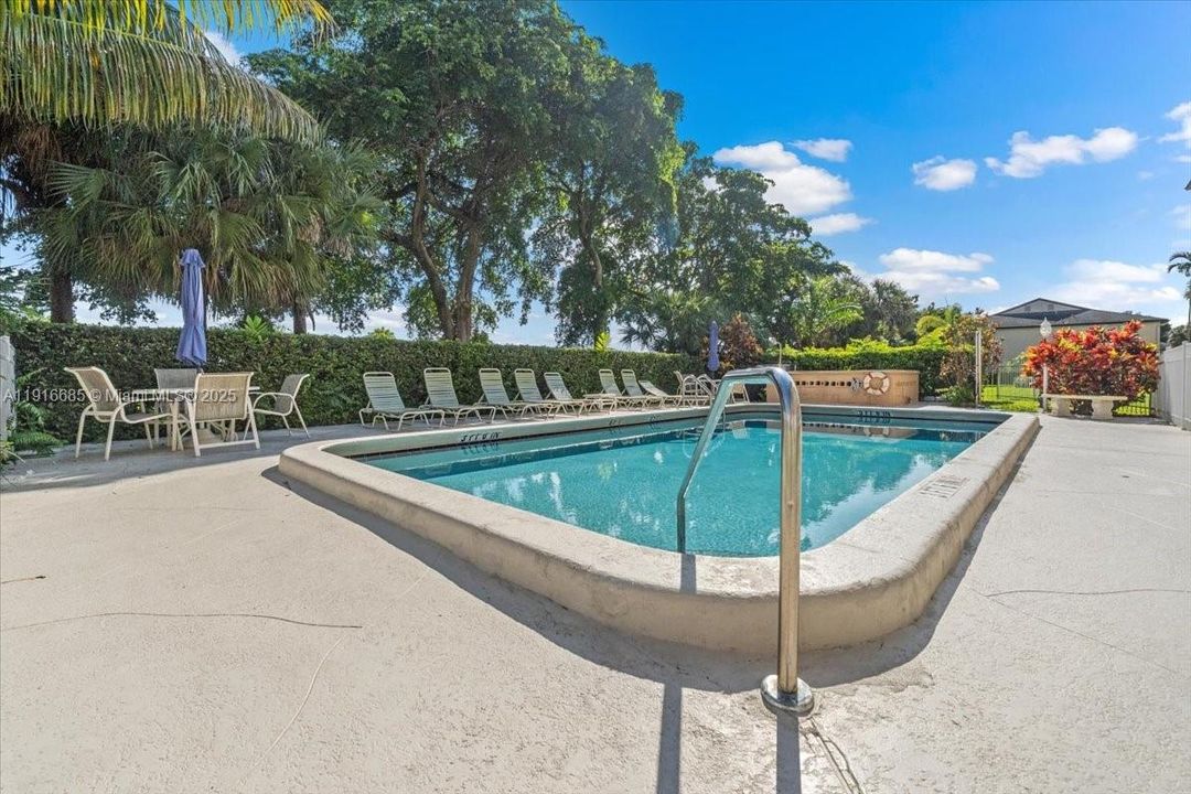 待售: $150,000 (1 贝兹, 1 浴室, 660 平方英尺)