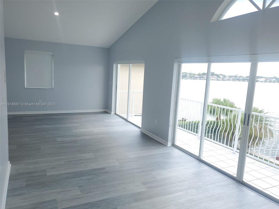 出租: $4,725 (4 贝兹, 2 浴室, 2412 平方英尺)