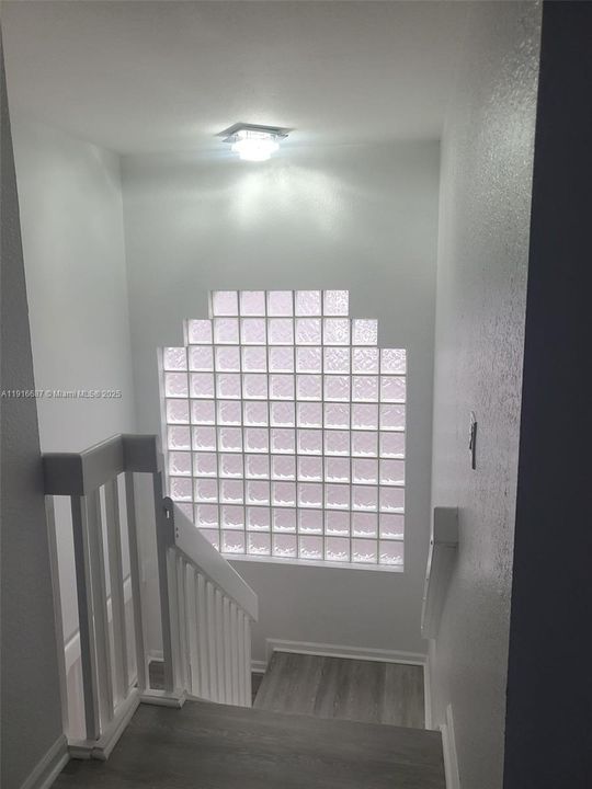 出租: $4,725 (4 贝兹, 2 浴室, 2412 平方英尺)