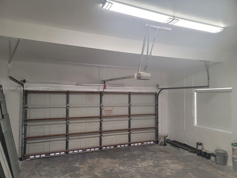 出租: $4,725 (4 贝兹, 2 浴室, 2412 平方英尺)