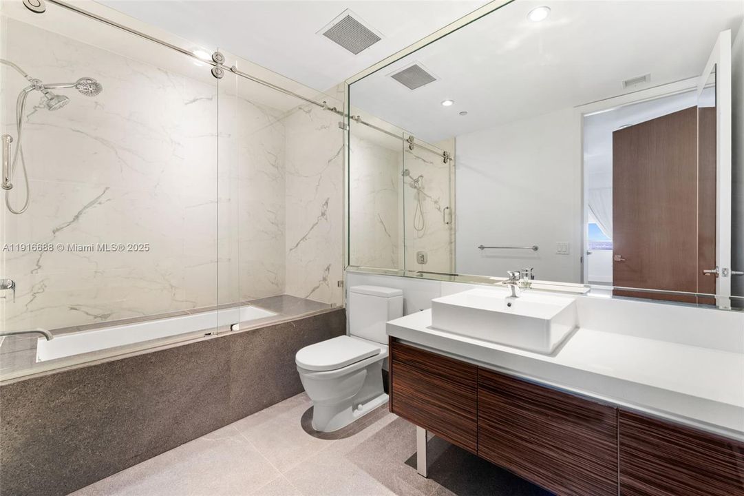 待售: $1,050,000 (2 贝兹, 2 浴室, 1557 平方英尺)