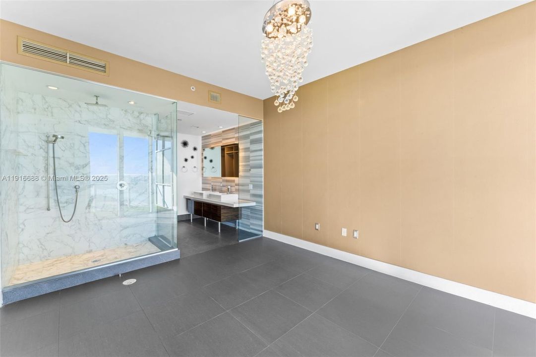 待售: $1,050,000 (2 贝兹, 2 浴室, 1557 平方英尺)