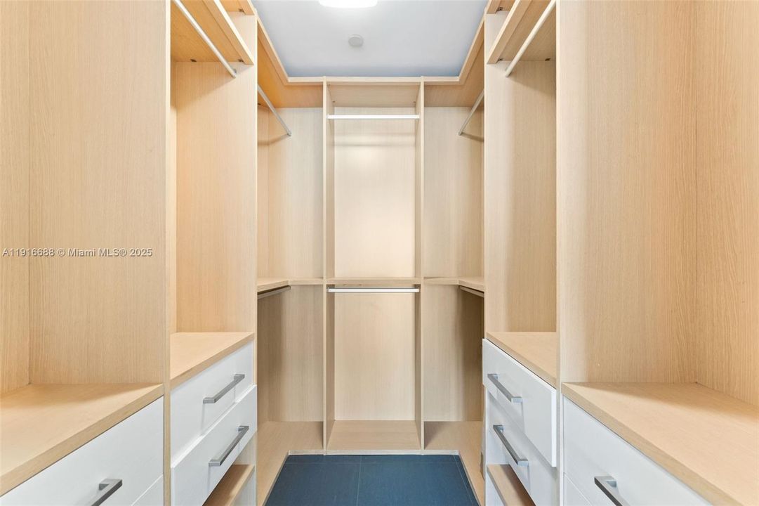 待售: $1,050,000 (2 贝兹, 2 浴室, 1557 平方英尺)