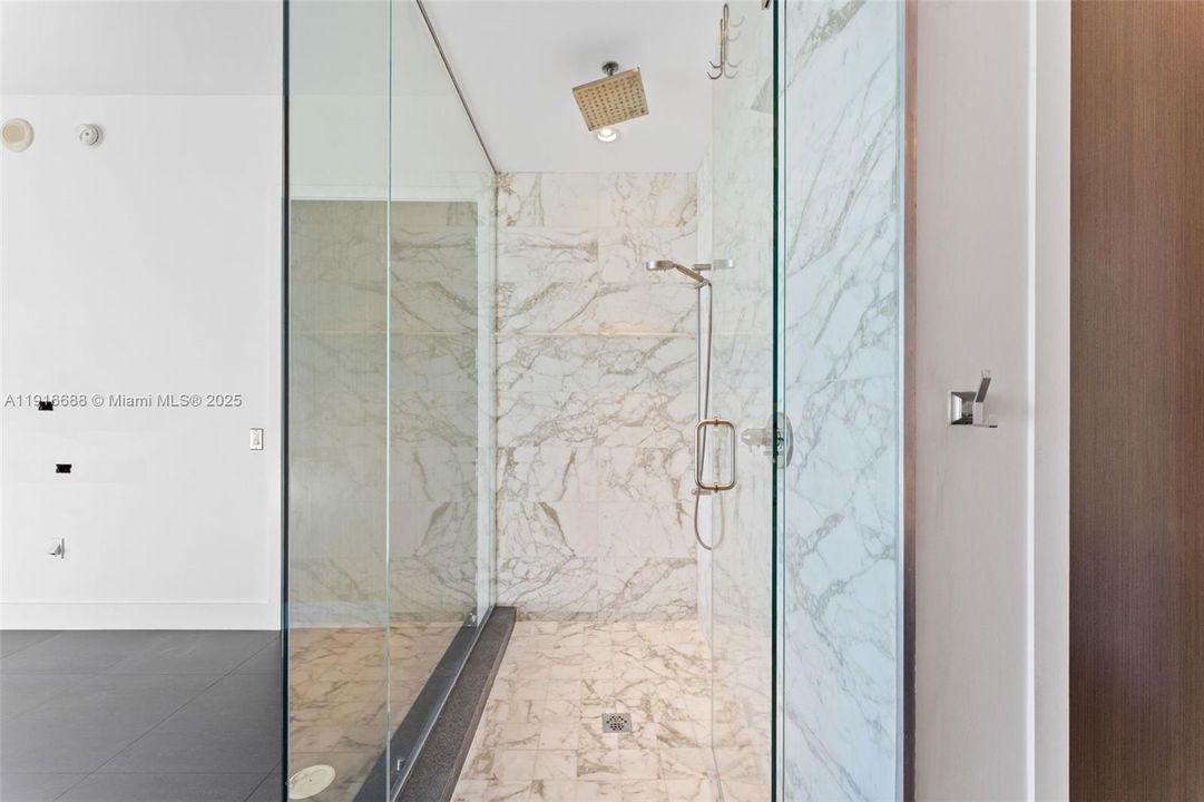 待售: $1,050,000 (2 贝兹, 2 浴室, 1557 平方英尺)