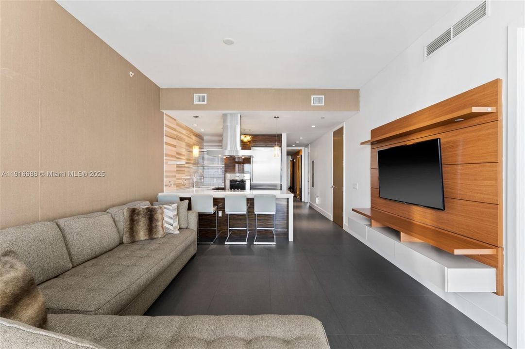 待售: $1,050,000 (2 贝兹, 2 浴室, 1557 平方英尺)