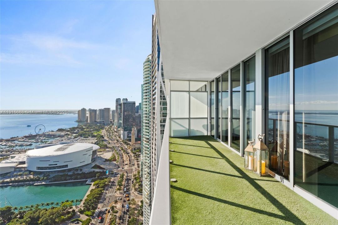 待售: $1,050,000 (2 贝兹, 2 浴室, 1557 平方英尺)