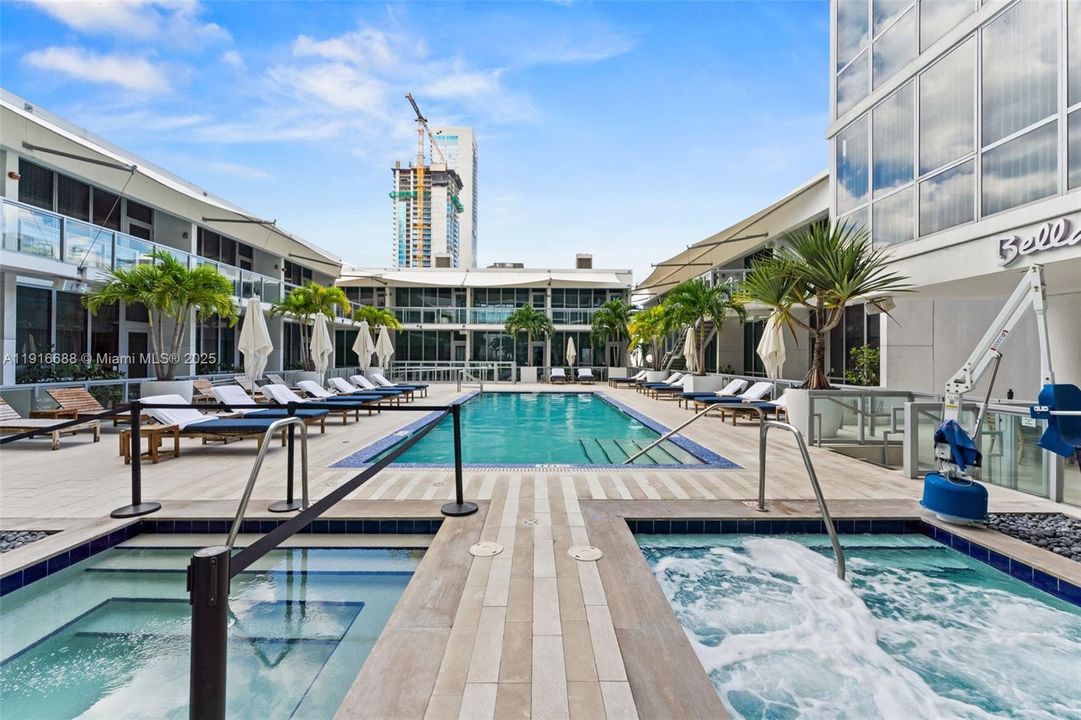 待售: $1,050,000 (2 贝兹, 2 浴室, 1557 平方英尺)