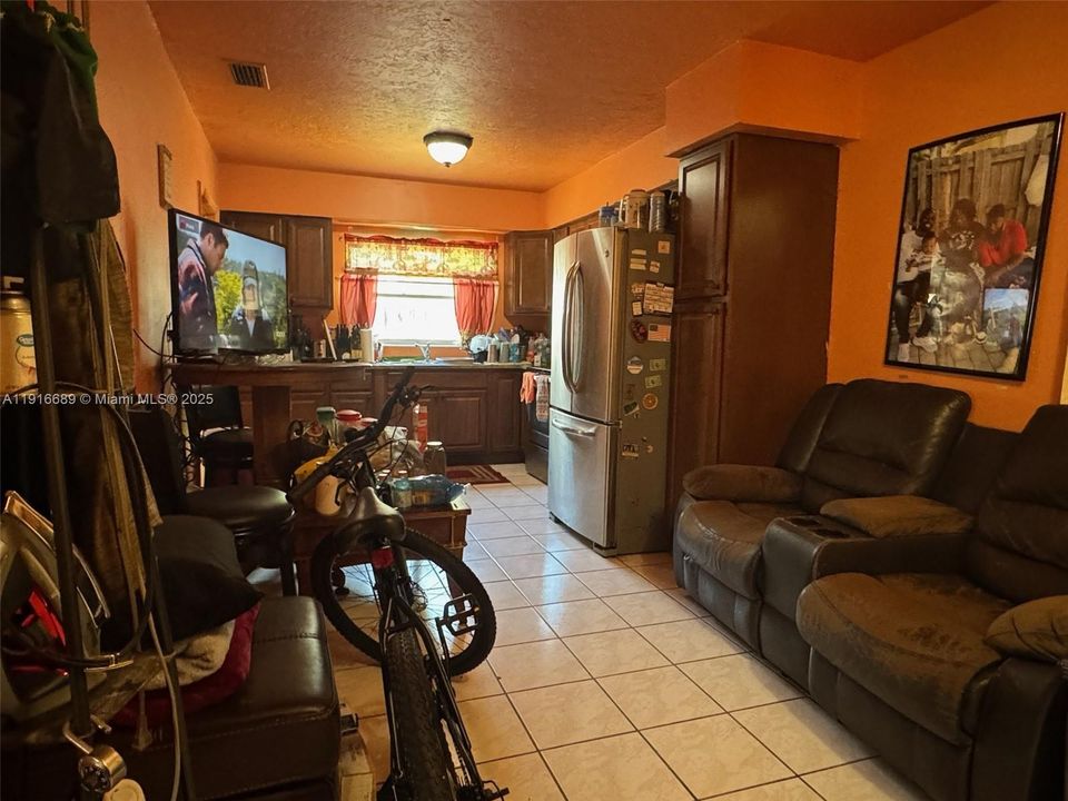 待售: $590,000 (3 贝兹, 2 浴室, 1647 平方英尺)