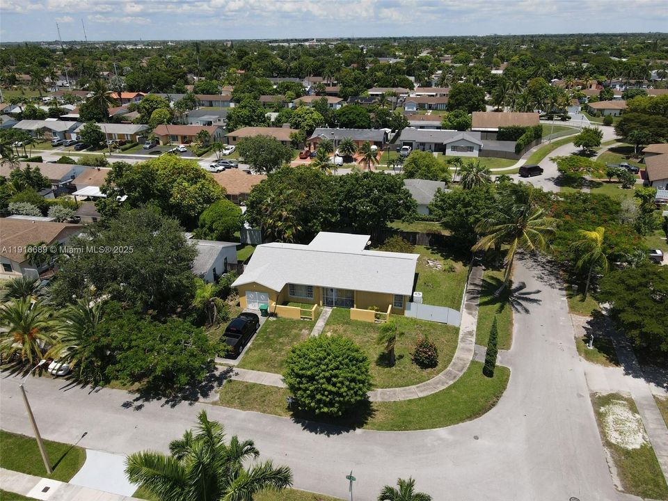 待售: $590,000 (3 贝兹, 2 浴室, 1647 平方英尺)