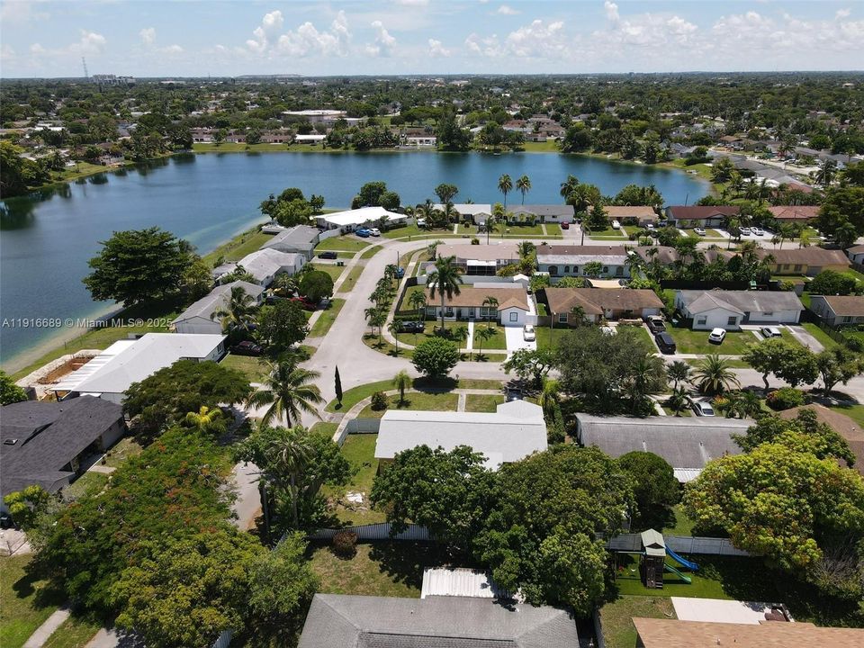 待售: $590,000 (3 贝兹, 2 浴室, 1647 平方英尺)