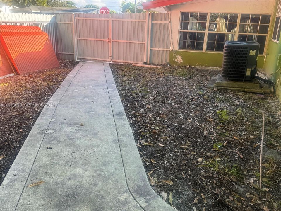 For Rent: $3,400 (2 beds, 1 baths, 1094 Square Feet)