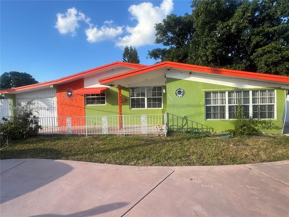 For Rent: $3,400 (2 beds, 1 baths, 1094 Square Feet)