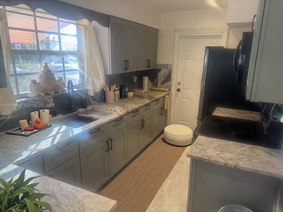 For Rent: $3,400 (2 beds, 1 baths, 1094 Square Feet)