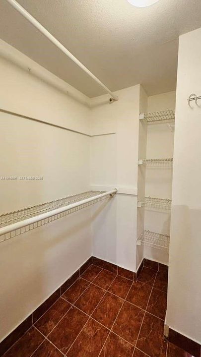 For Rent: $2,150 (1 beds, 1 baths, 755 Square Feet)