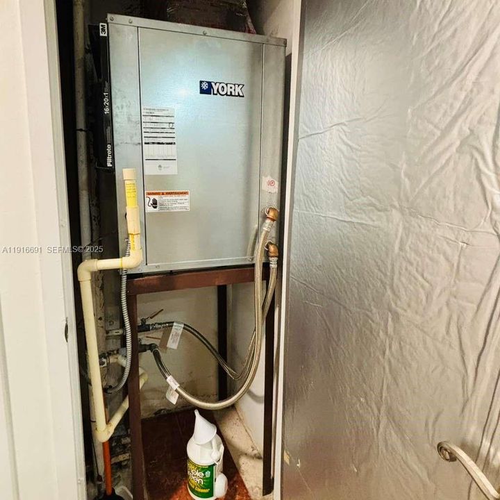 For Rent: $2,150 (1 beds, 1 baths, 755 Square Feet)