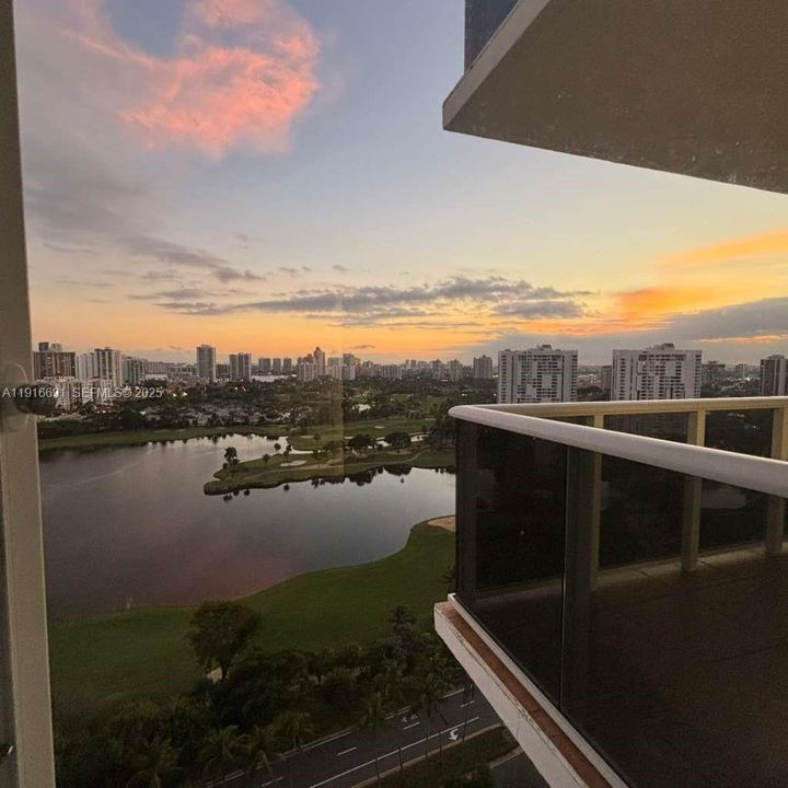 For Rent: $2,150 (1 beds, 1 baths, 755 Square Feet)