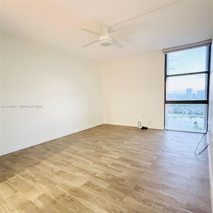 For Rent: $2,150 (1 beds, 1 baths, 755 Square Feet)