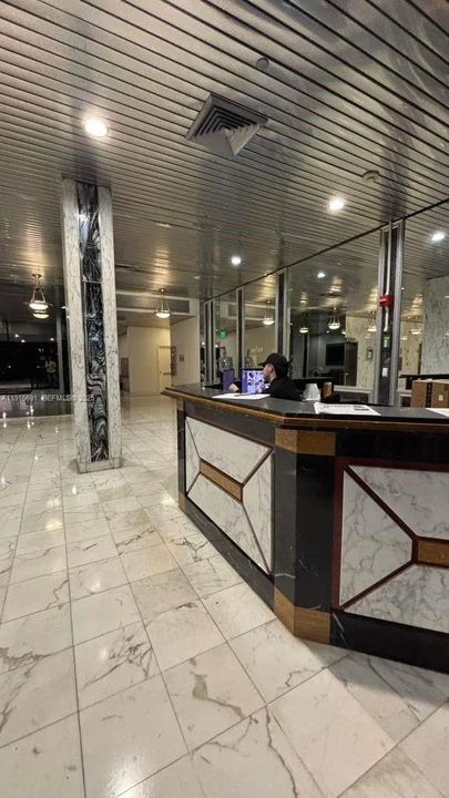 For Rent: $2,150 (1 beds, 1 baths, 755 Square Feet)