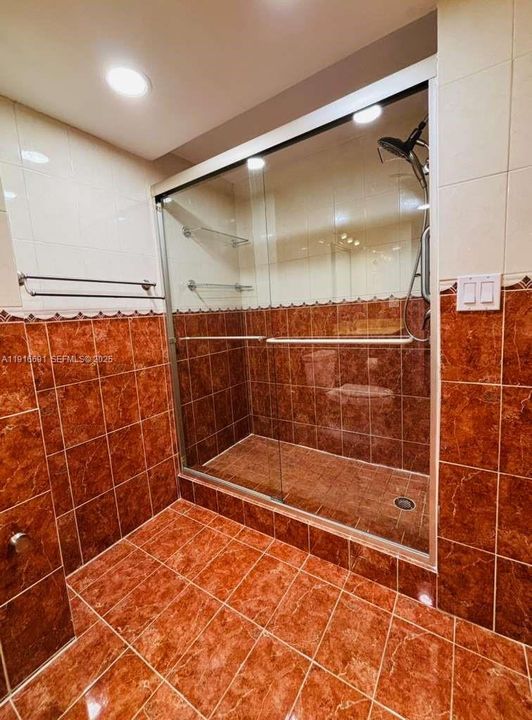 For Rent: $2,150 (1 beds, 1 baths, 755 Square Feet)