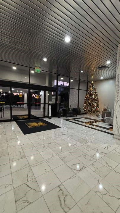 For Rent: $2,150 (1 beds, 1 baths, 755 Square Feet)