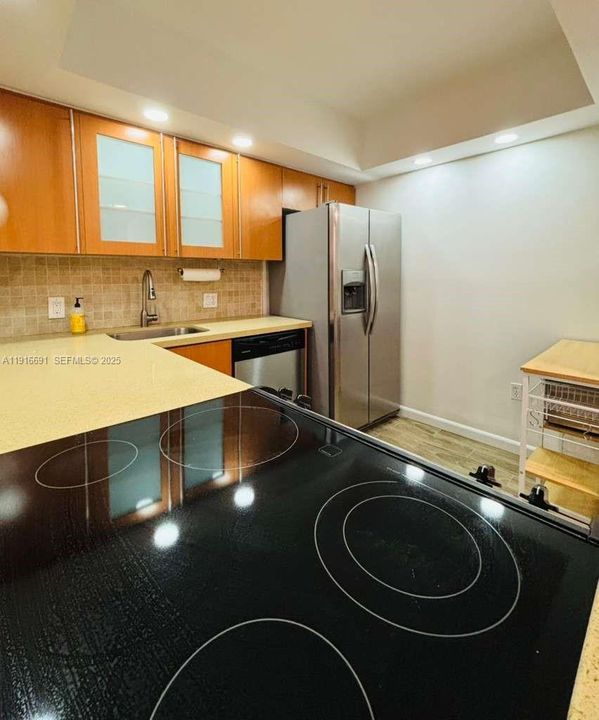 For Rent: $2,150 (1 beds, 1 baths, 755 Square Feet)