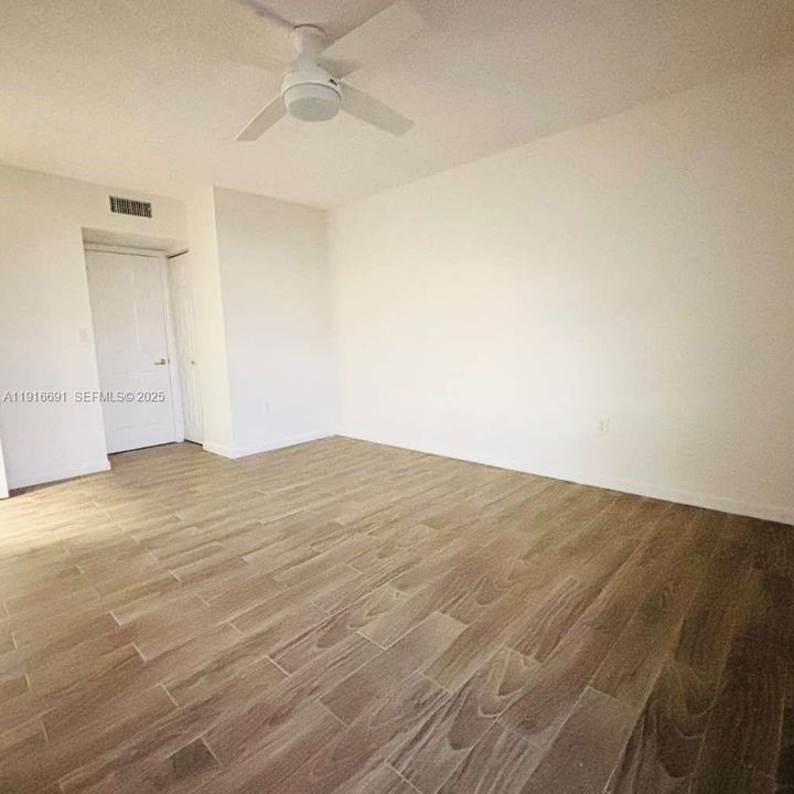 For Rent: $2,150 (1 beds, 1 baths, 755 Square Feet)