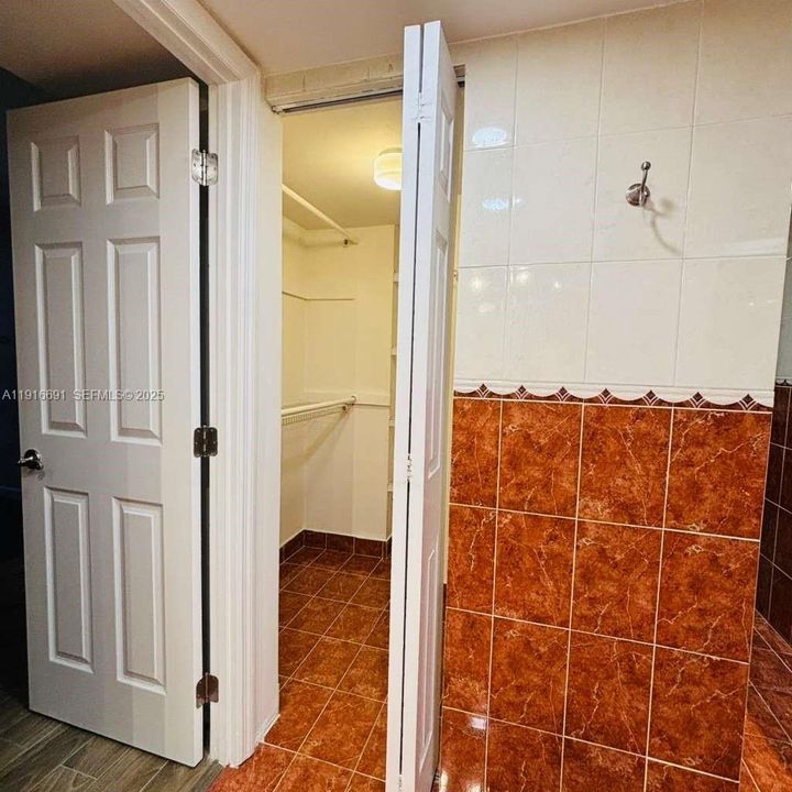 For Rent: $2,150 (1 beds, 1 baths, 755 Square Feet)