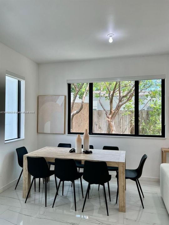 For Rent: $5,800 (4 beds, 3 baths, 2000 Square Feet)