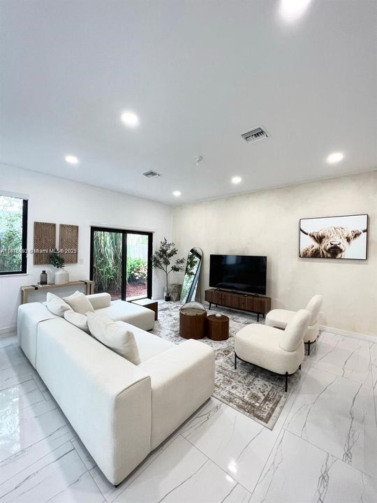 For Rent: $5,800 (4 beds, 3 baths, 2000 Square Feet)