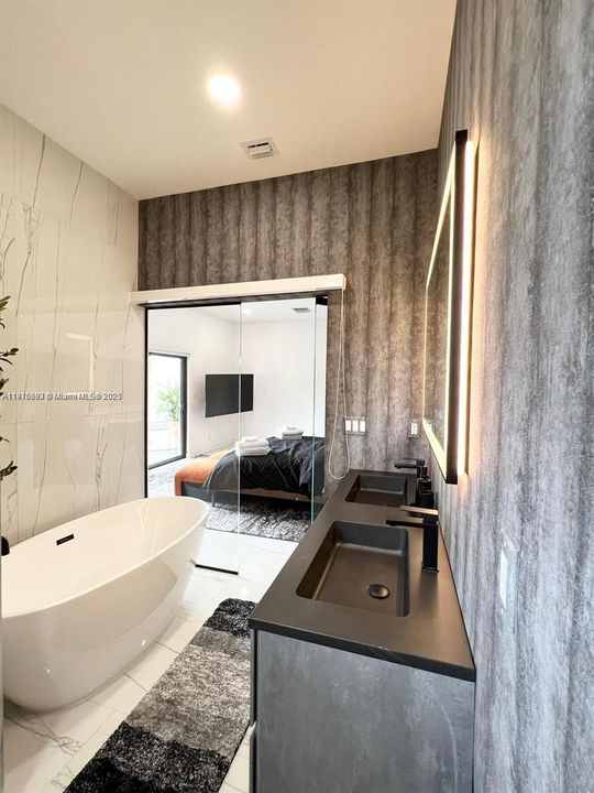 For Rent: $5,800 (4 beds, 3 baths, 2000 Square Feet)