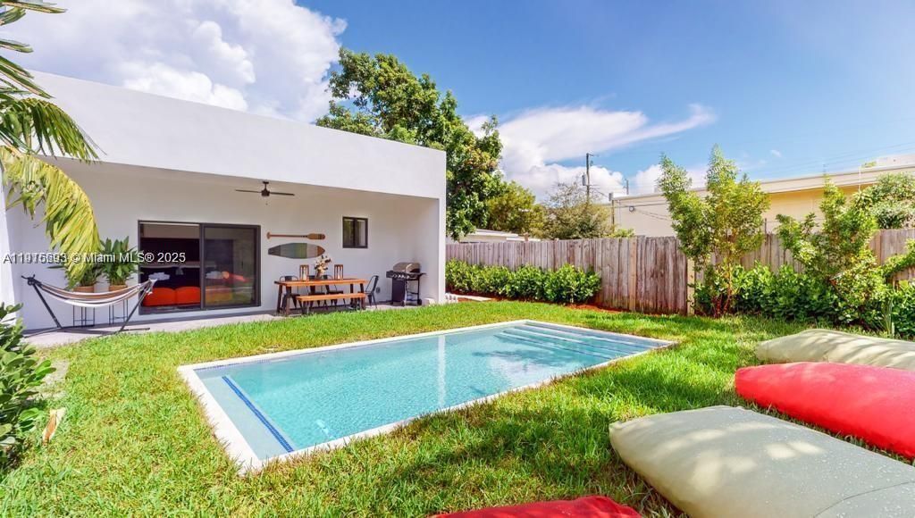 For Rent: $5,800 (4 beds, 3 baths, 2000 Square Feet)