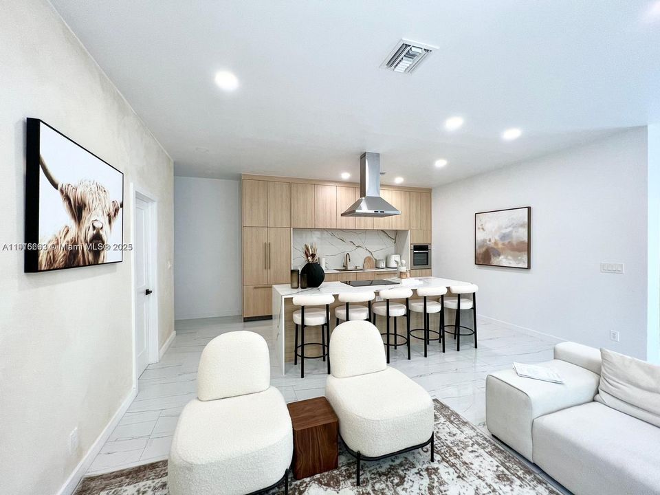 For Rent: $5,800 (4 beds, 3 baths, 2000 Square Feet)