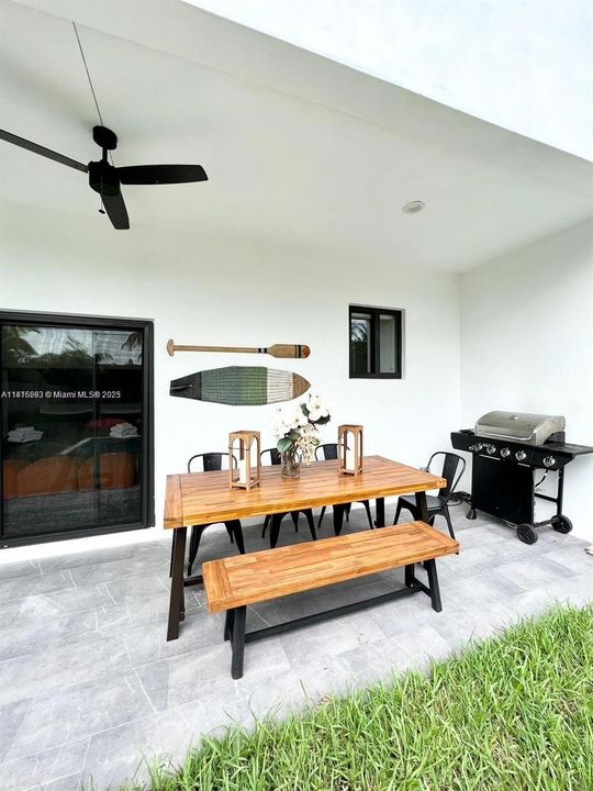 For Rent: $5,800 (4 beds, 3 baths, 2000 Square Feet)